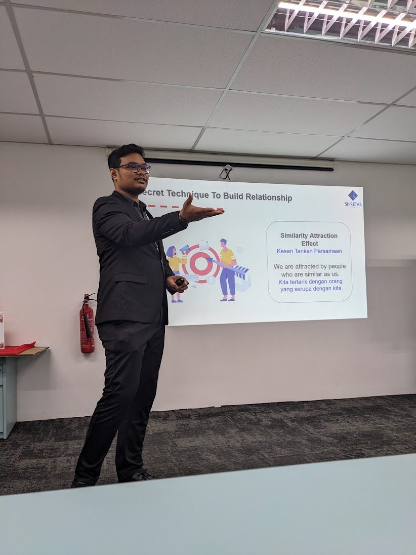 Cikgu Amir delivering corporate training